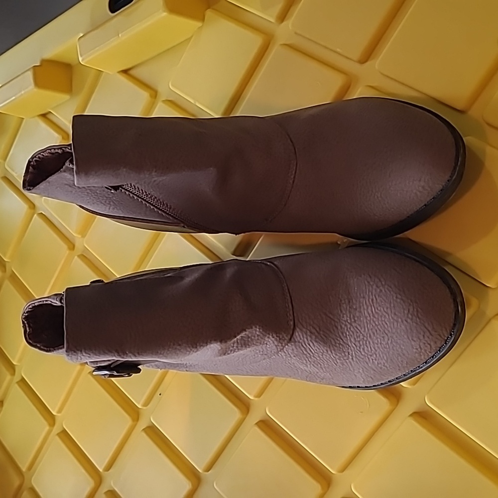 Blowfish Booties - image 1